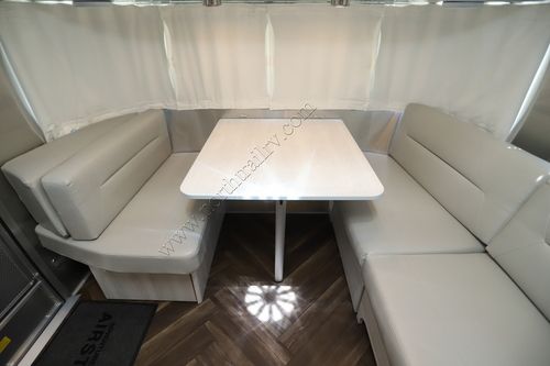 2022 Airstream International 25FB