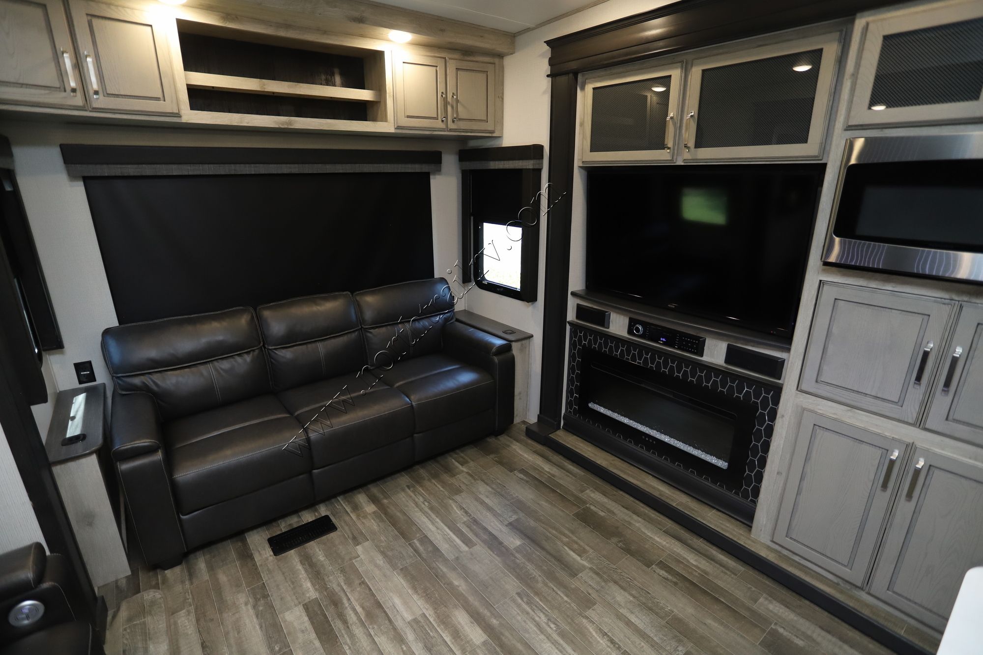 Used 2023 Keystone Avalanche 322RL Fifth Wheel  For Sale