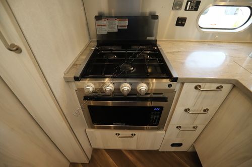 2022 Airstream International 25FB