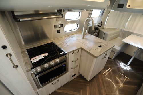 2022 Airstream International 25FB