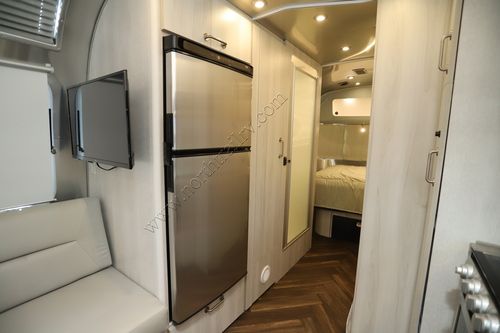 2022 Airstream International 25FB