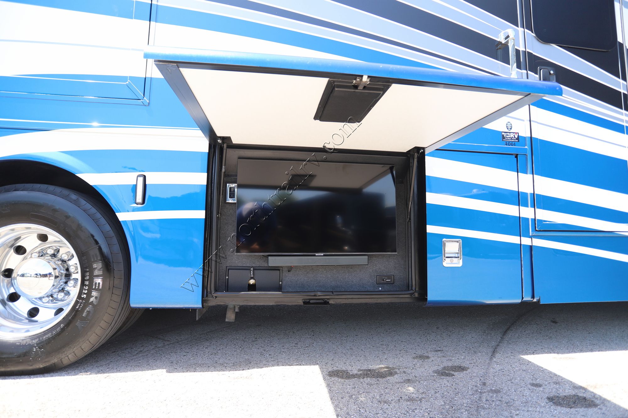 Used 2022 Newmar Super Star 4061 Super C  For Sale