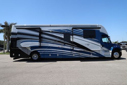 2022 Newmar Super Star 4061