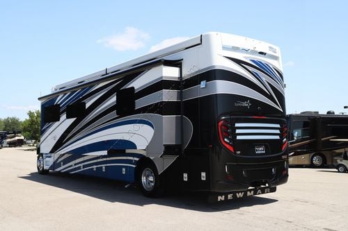 2022 Newmar Super Star 4061