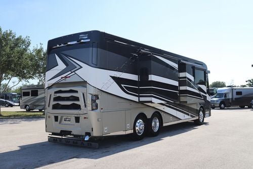 2025 Newmar Mountain Aire 3825 Class A