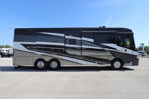 2025 Newmar Mountain Aire 3825 Class A