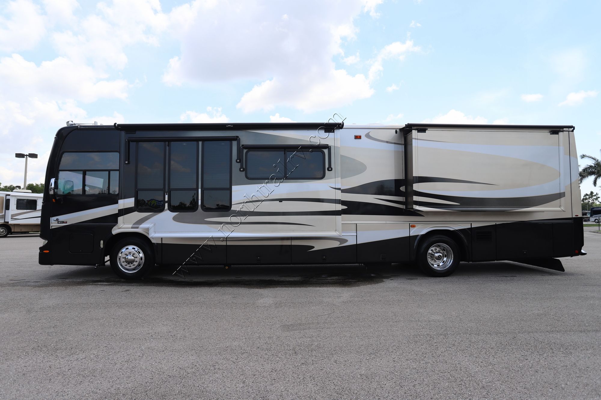 Used 2007 Damon Tuscany 4072 Class A  For Sale