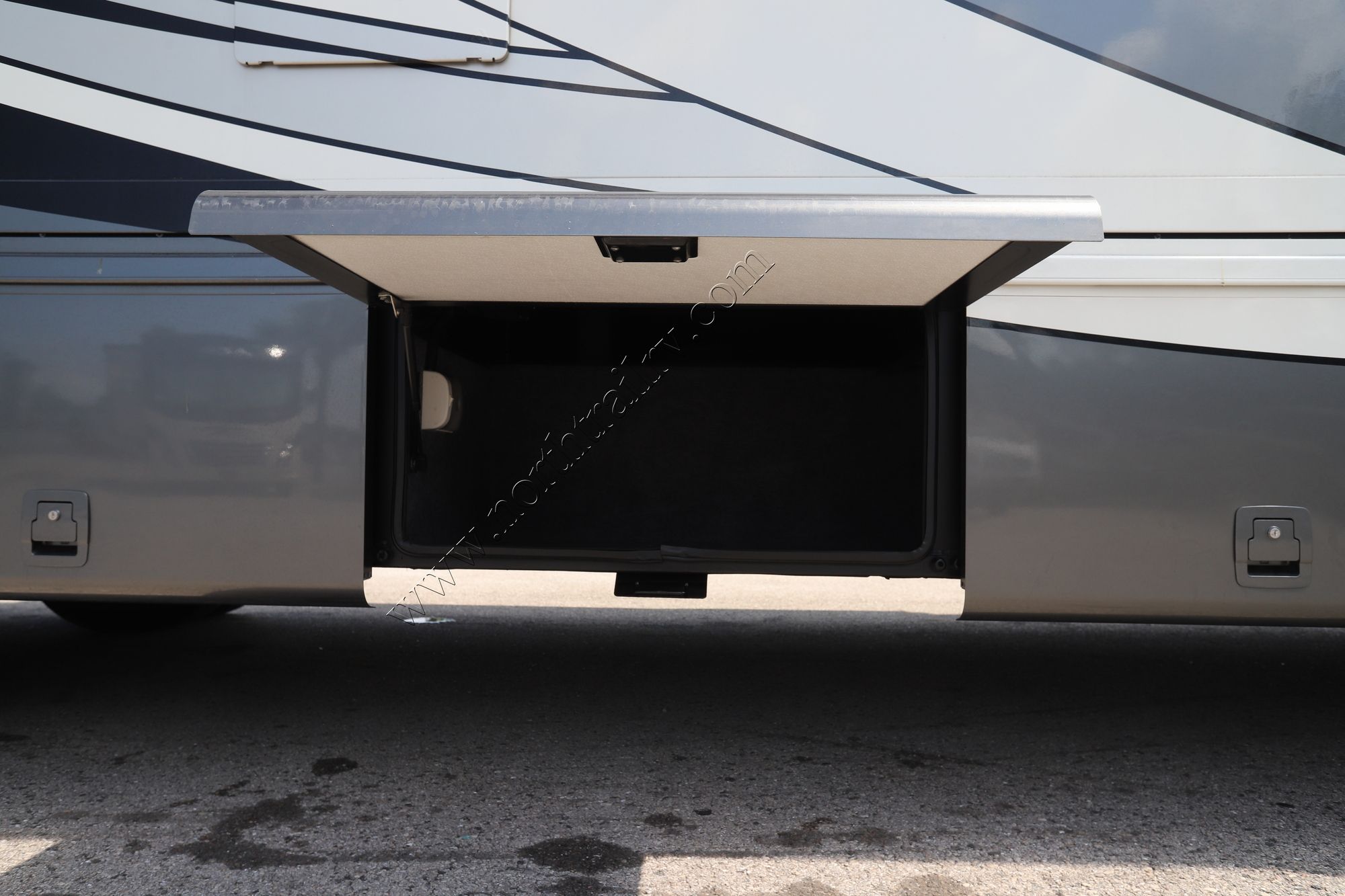 Used 2015 Newmar Bay Star 3308 Class A  For Sale