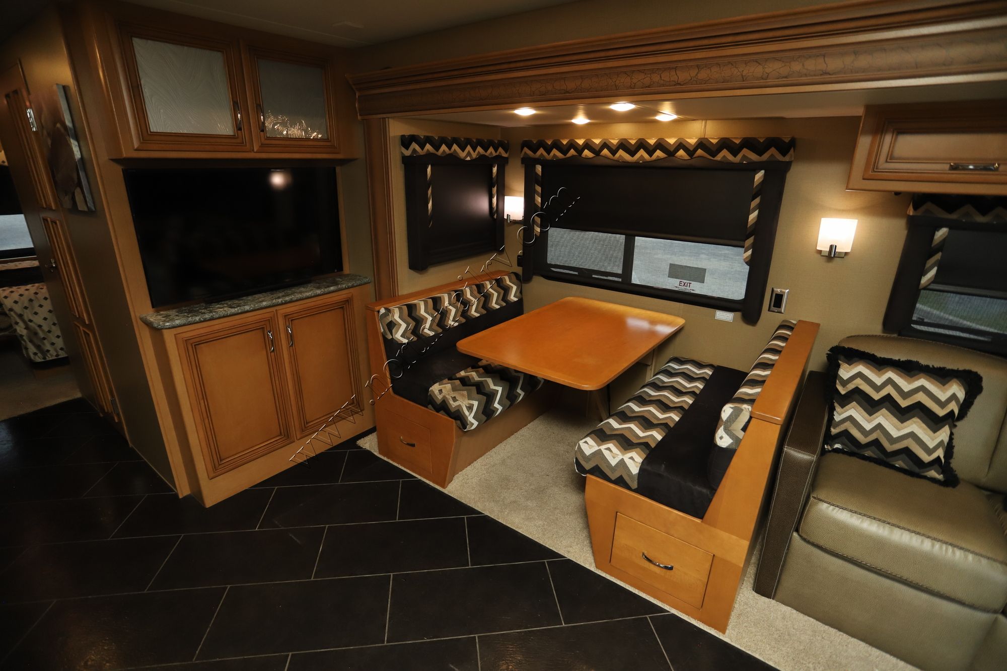 Used 2015 Newmar Bay Star 3308 Class A  For Sale