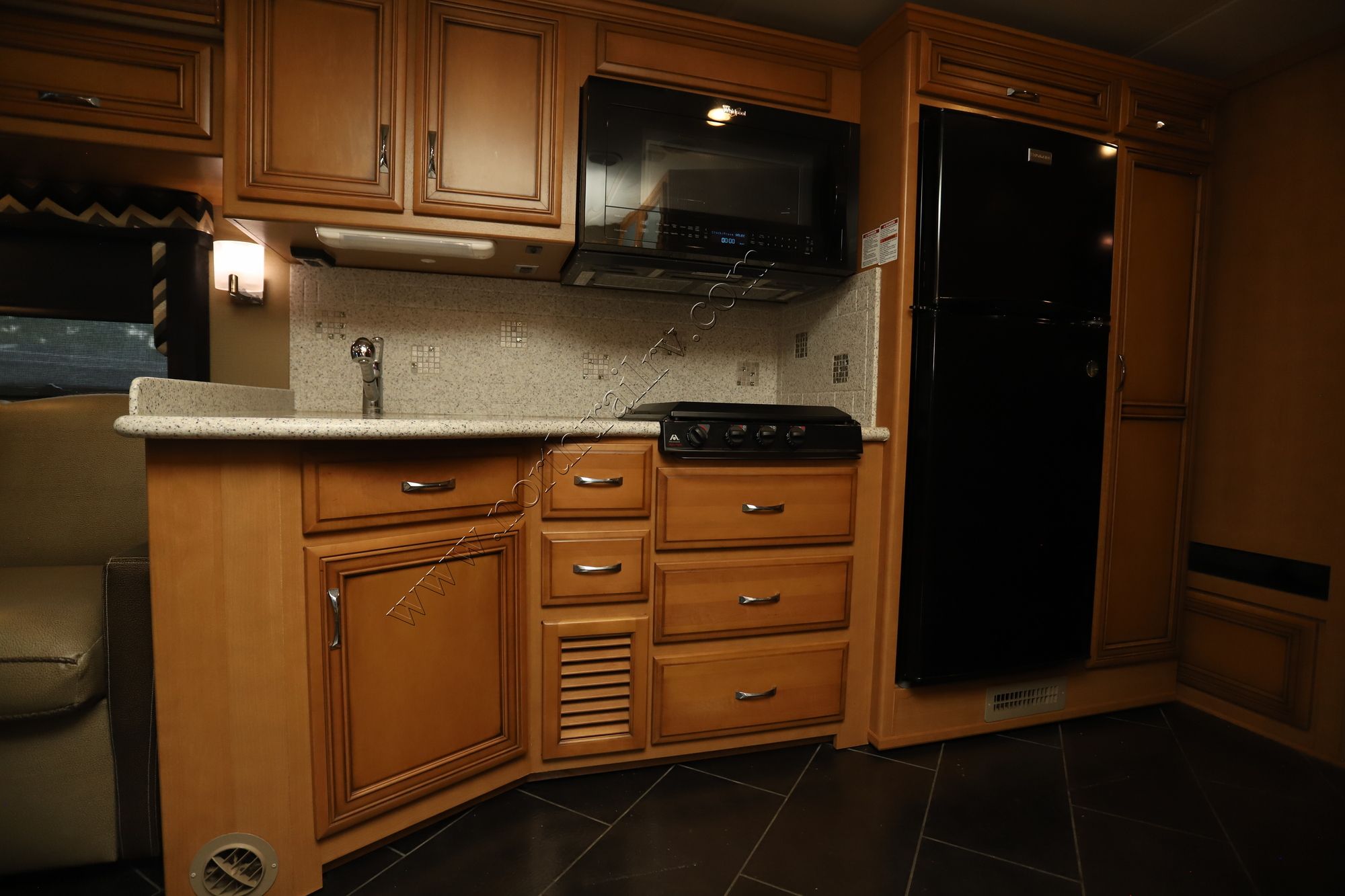 Used 2015 Newmar Bay Star 3308 Class A  For Sale