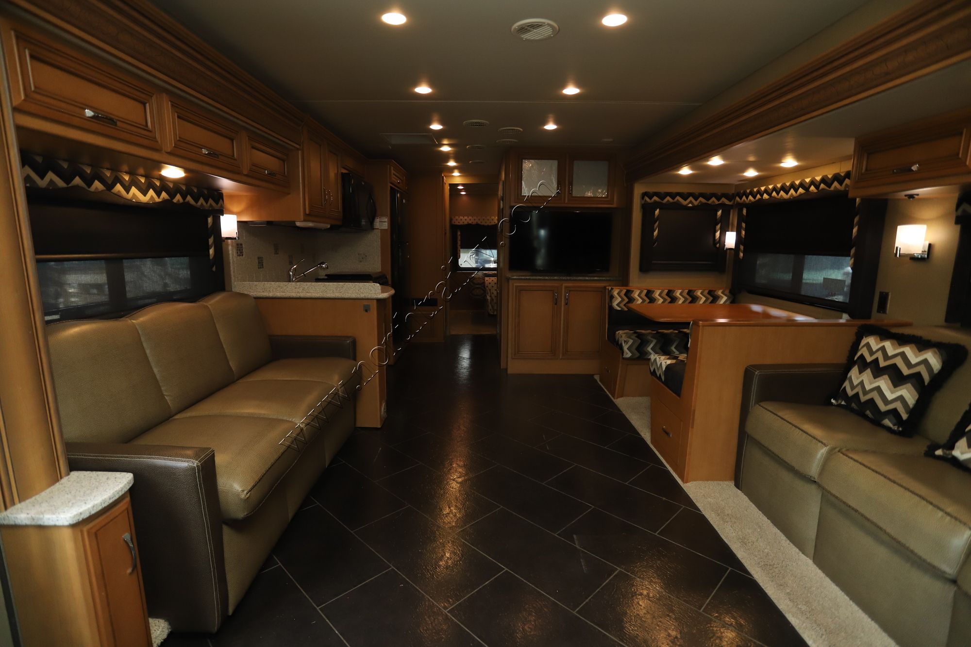 Used 2015 Newmar Bay Star 3308 Class A  For Sale