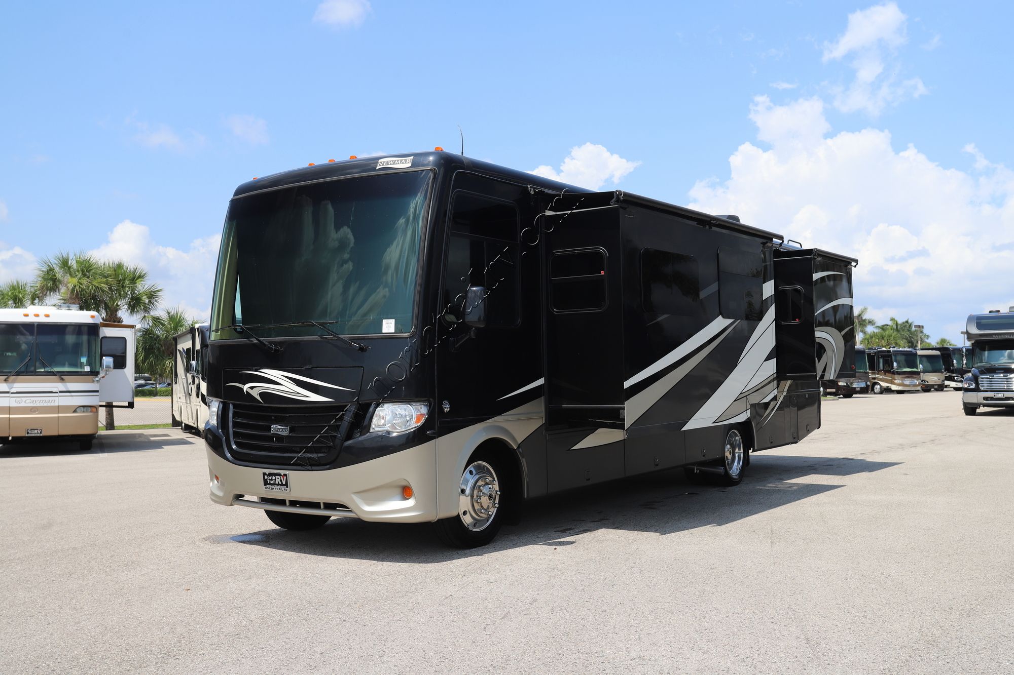 Used 2015 Newmar Bay Star 3308 Class A  For Sale