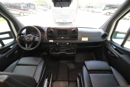 2020 Winnebago Navion 24D