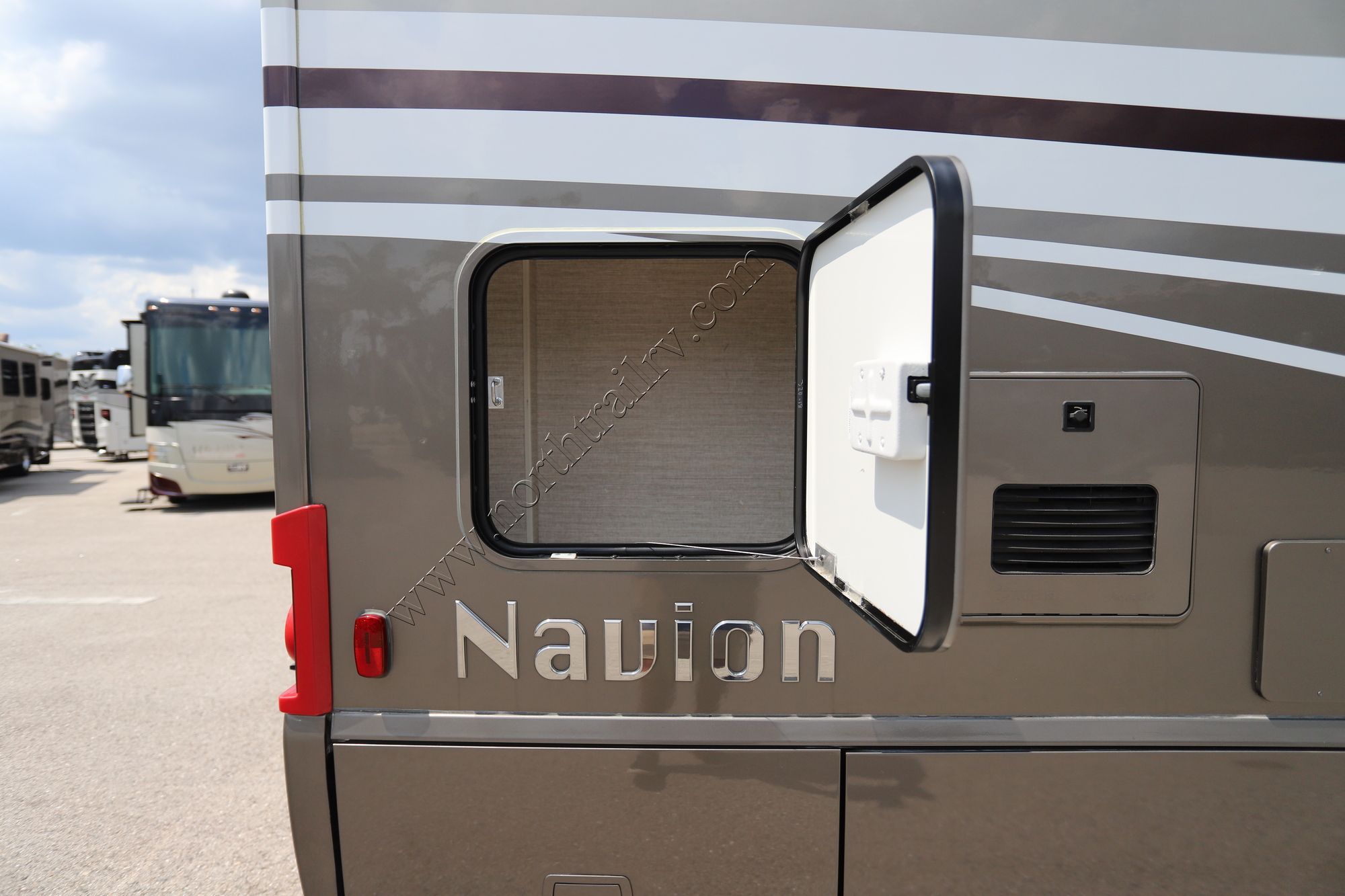 Used 2020 Winnebago Navion 24D Class C  For Sale