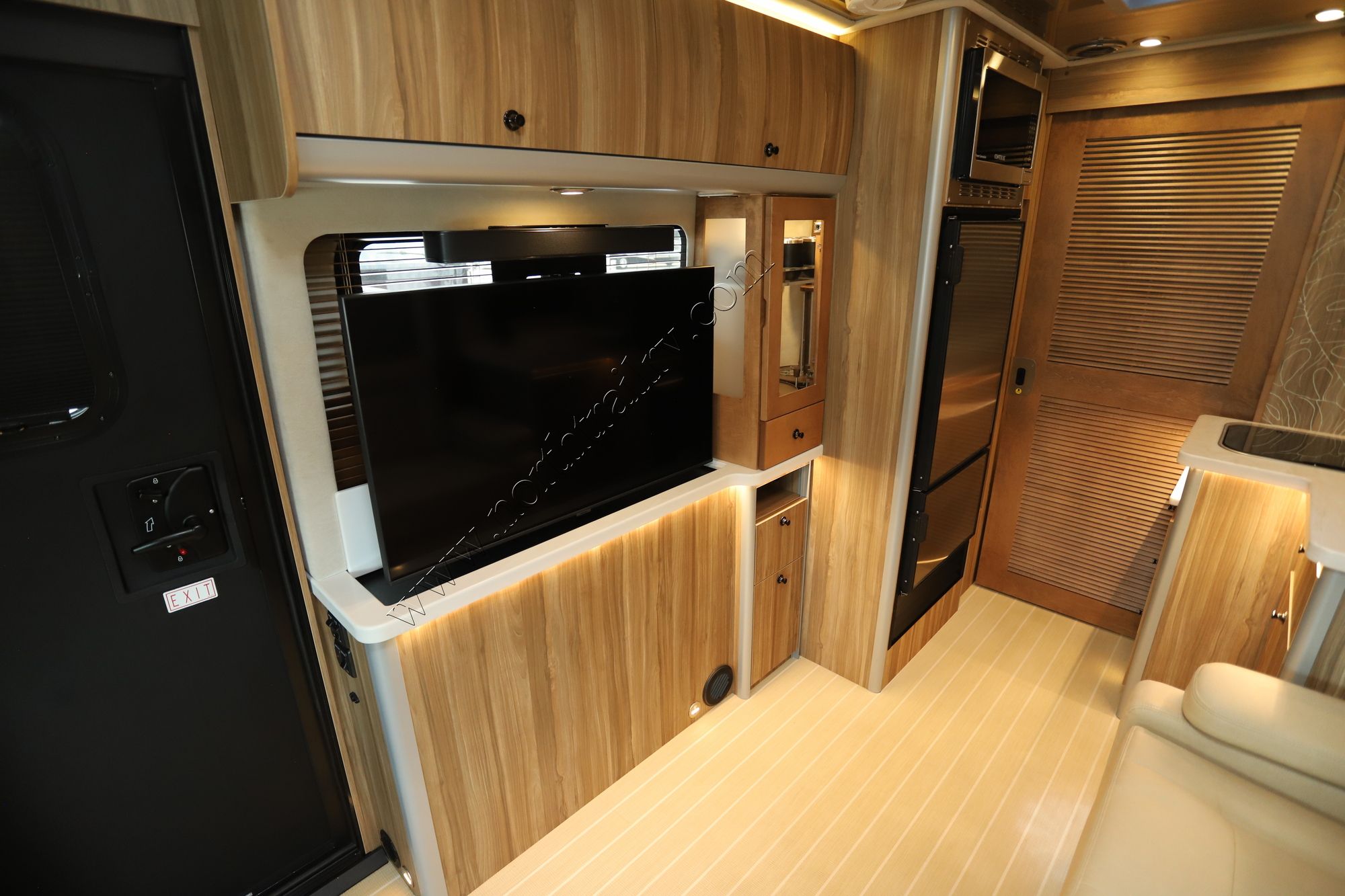 2025 Airstream Atlas Tommy Bahama Class C Used  For Sale