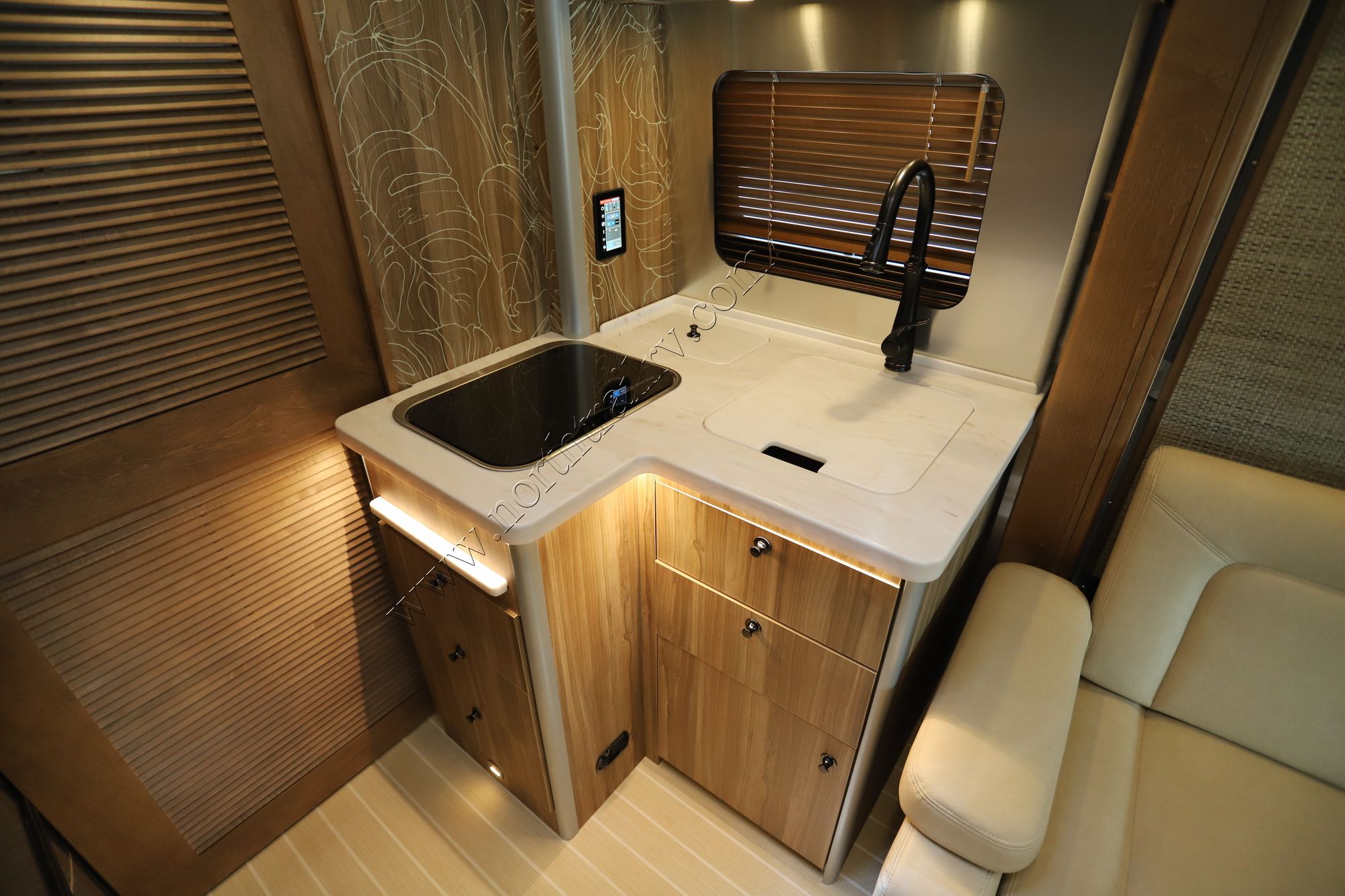 2025 Airstream Atlas Tommy Bahama Class C Used  For Sale