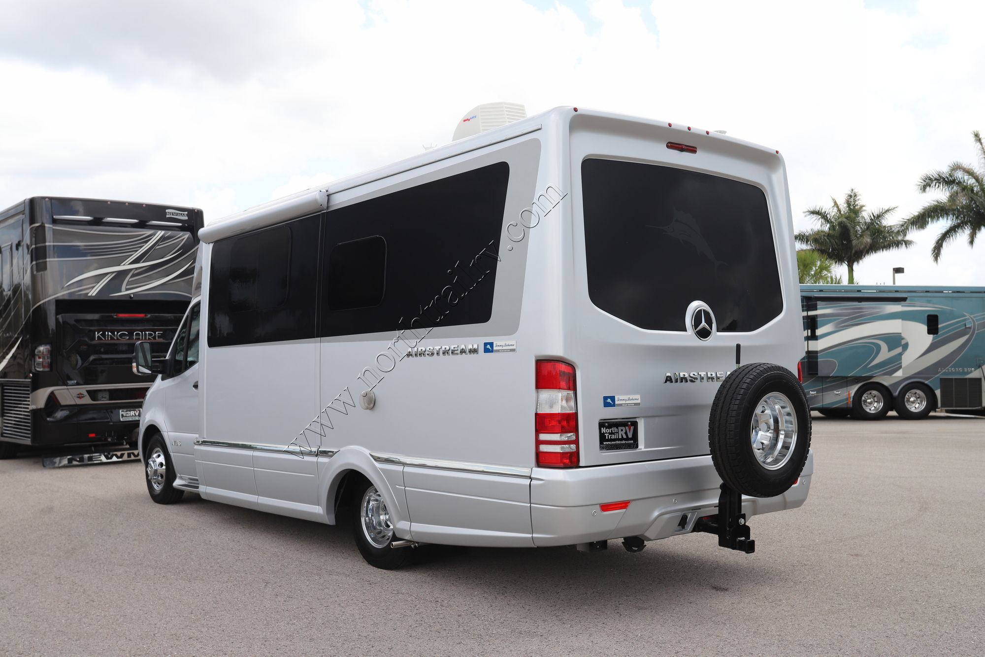 2025 Airstream Atlas Tommy Bahama Class C Used  For Sale