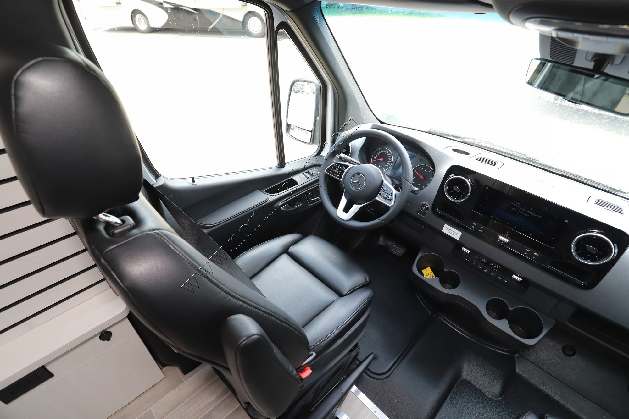 New 2025 Pleasure-Way Plateau TW Class B  For Sale