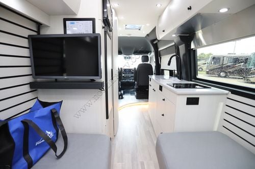 2025 Pleasure-Way Plateau TW