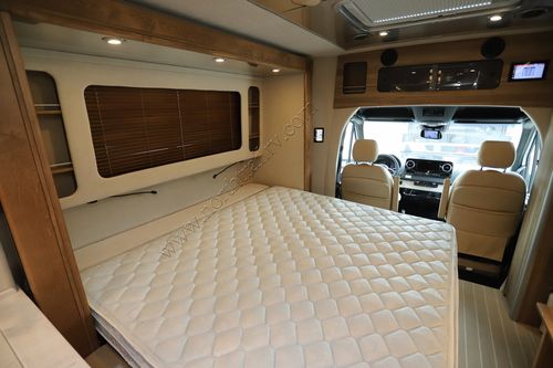 2025 Airstream Atlas Tommy Bahama