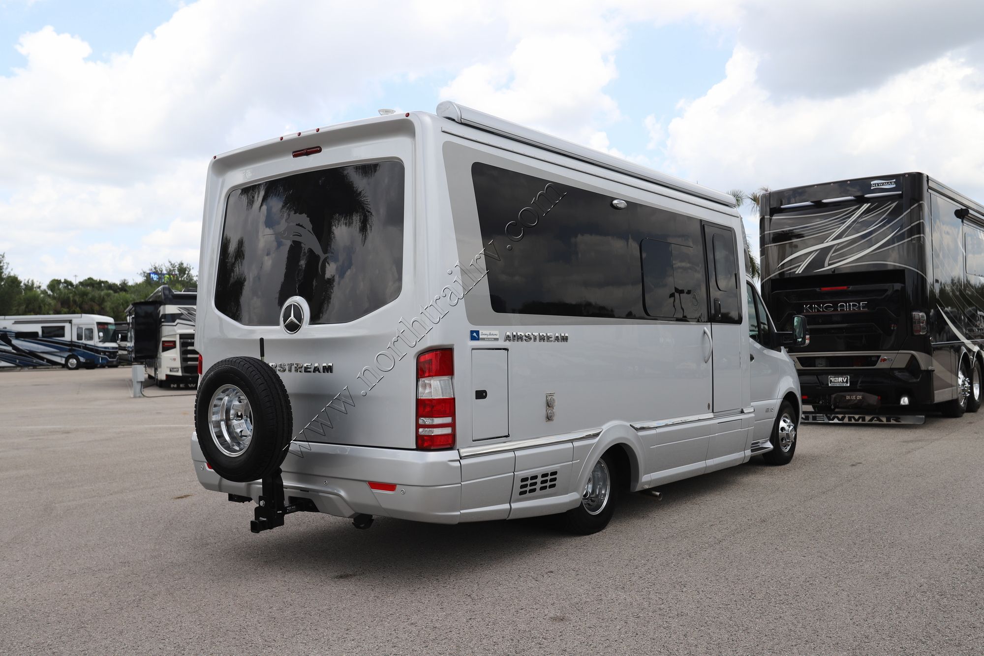 2025 Airstream Atlas Tommy Bahama Class C Used  For Sale