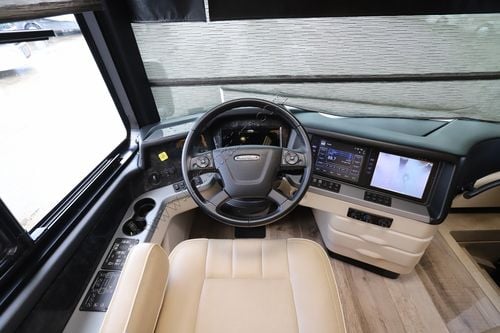 2020 Newmar London Aire 4551