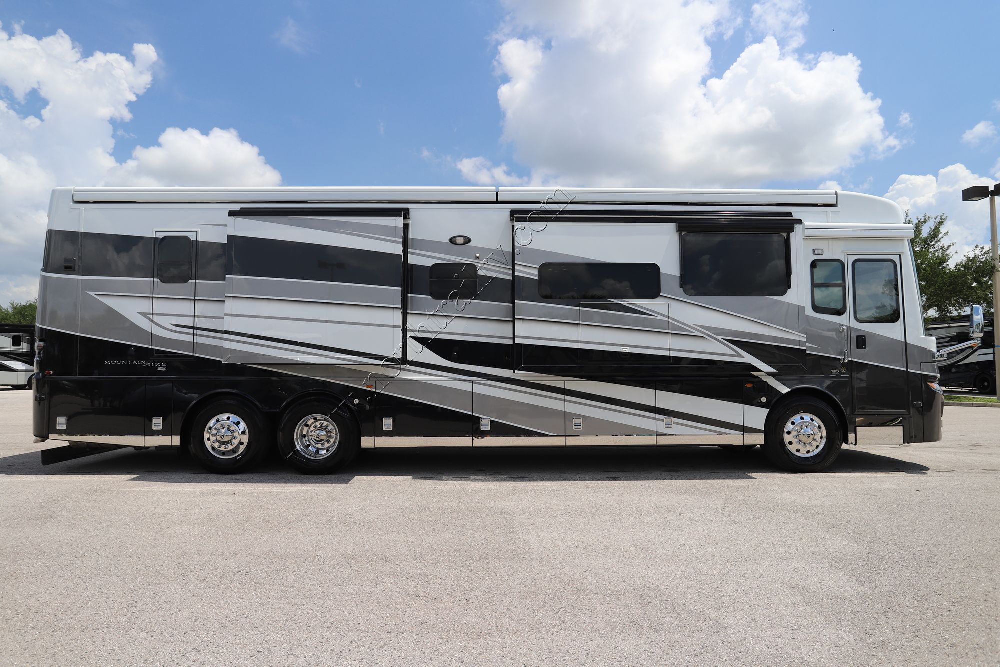 New 2025 Newmar Mountain Aire 4118 Class A  For Sale