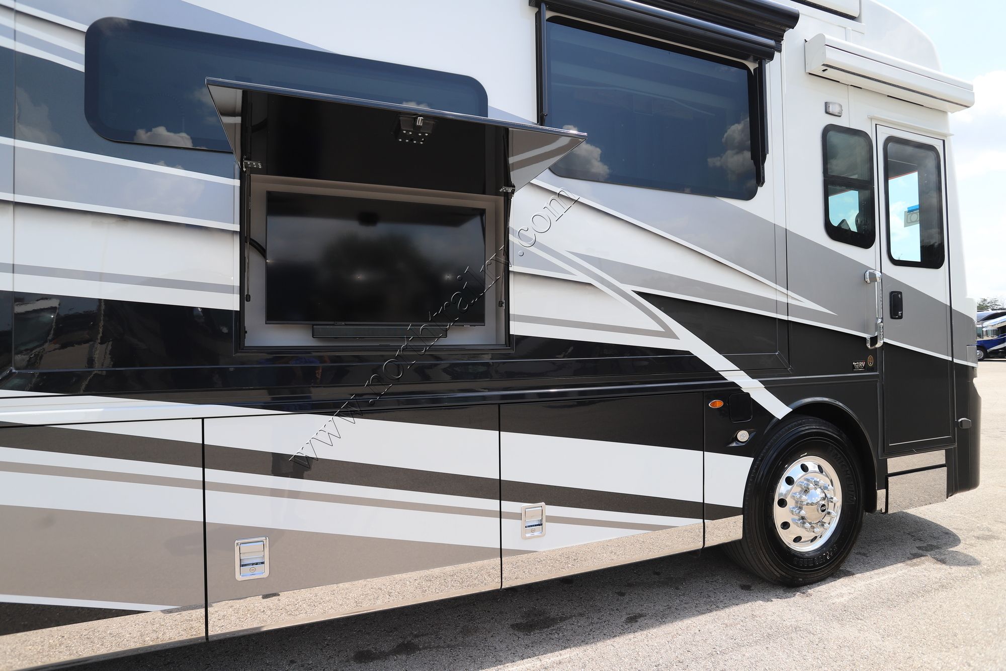 New 2025 Newmar Mountain Aire 4118 Class A  For Sale