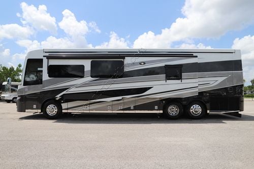2025 Newmar Mountain Aire 4118