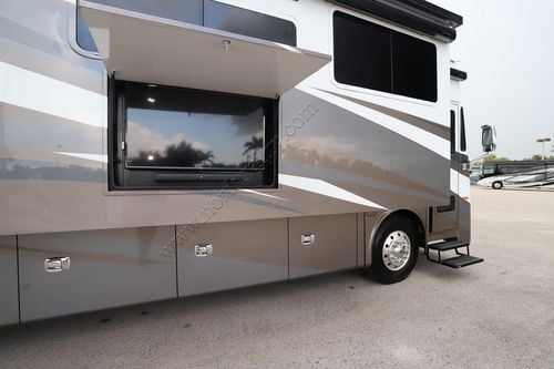 2020 Tiffin Motor Homes Phaeton 40IH