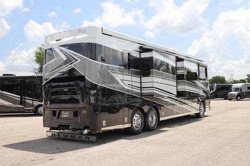 2025 Newmar Mountain Aire 4118