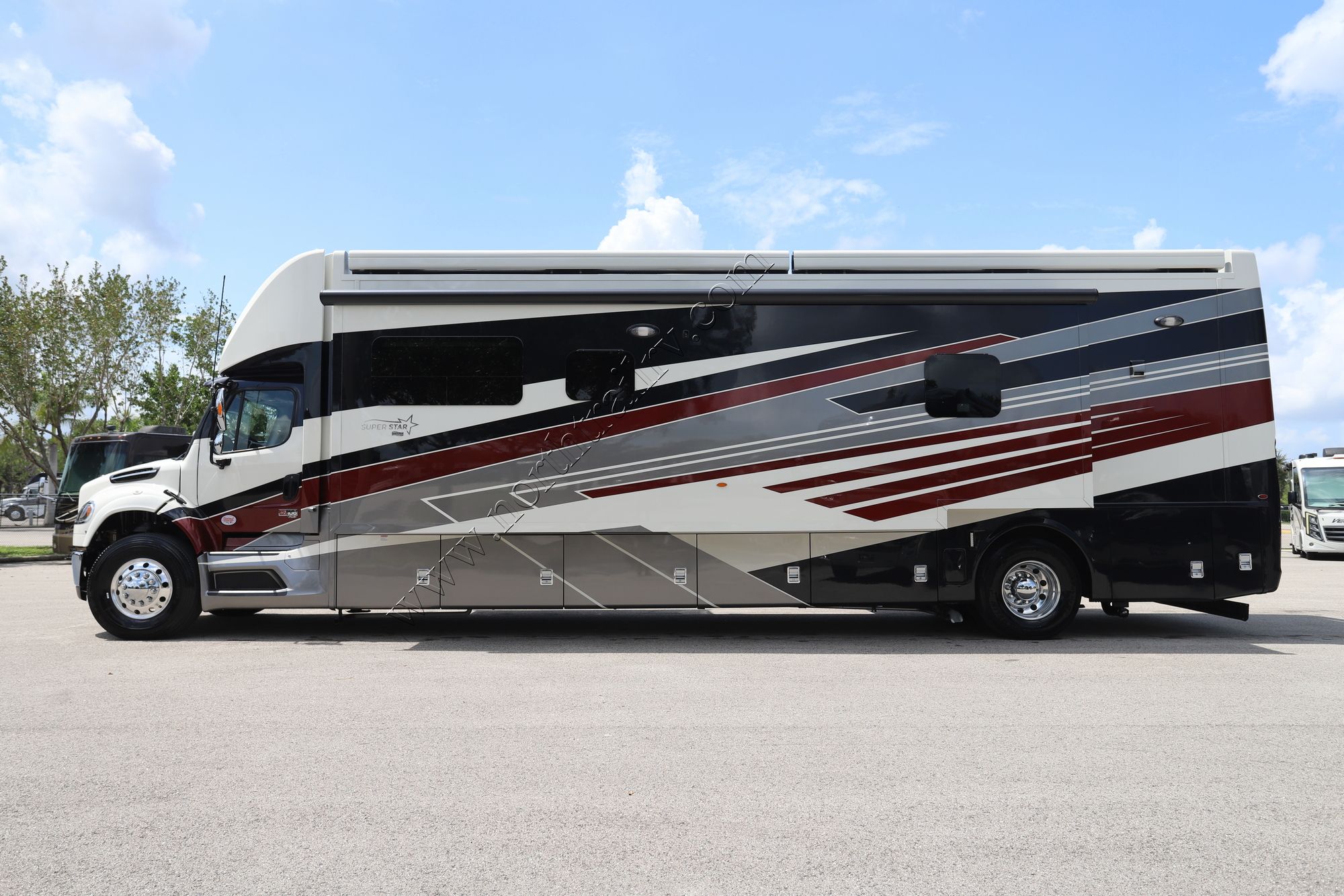 New 2026 Newmar Super Star 4059 Super C  For Sale