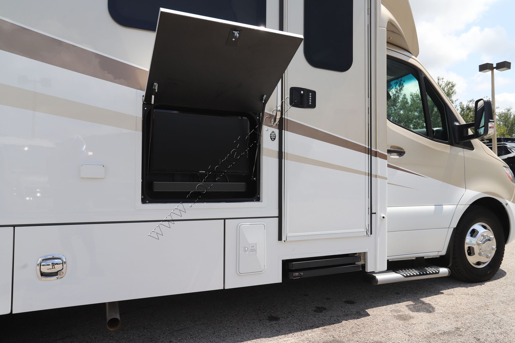 Used 2024 Renegade Rv Vienna 25TBN Class C  For Sale