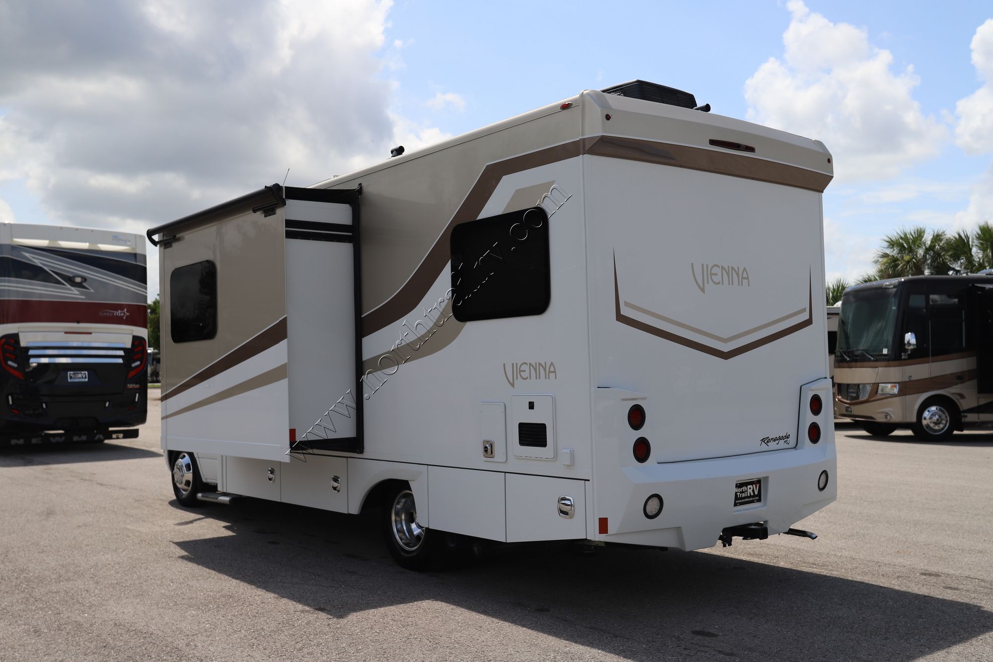 Used 2024 Renegade Rv Vienna 25TBN Class C  For Sale