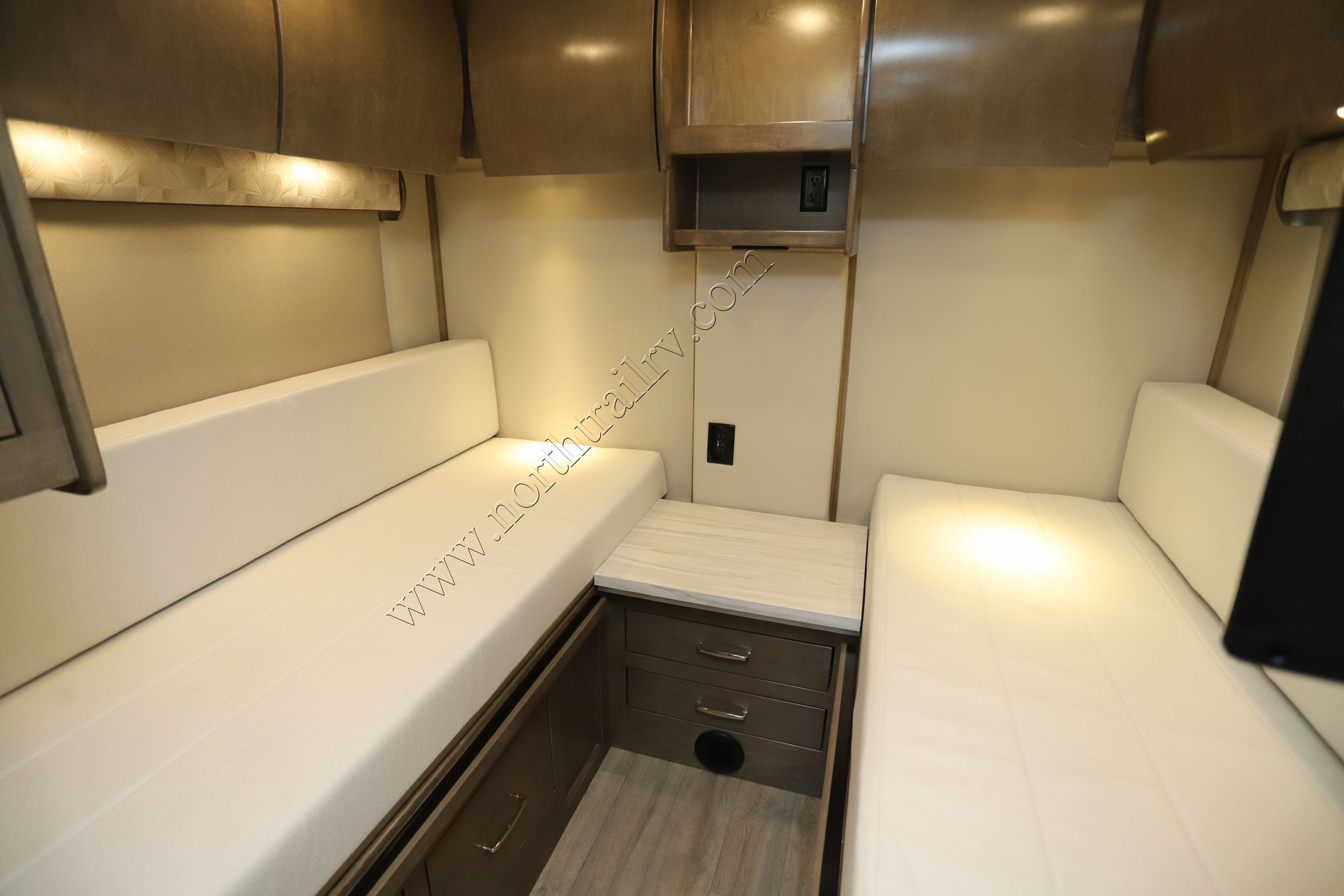 Used 2024 Renegade Rv Vienna 25TBN Class C  For Sale