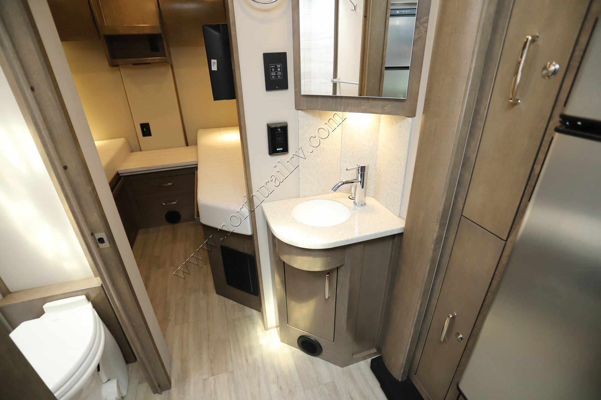 Used 2024 Renegade Rv Vienna 25TBN Class C  For Sale