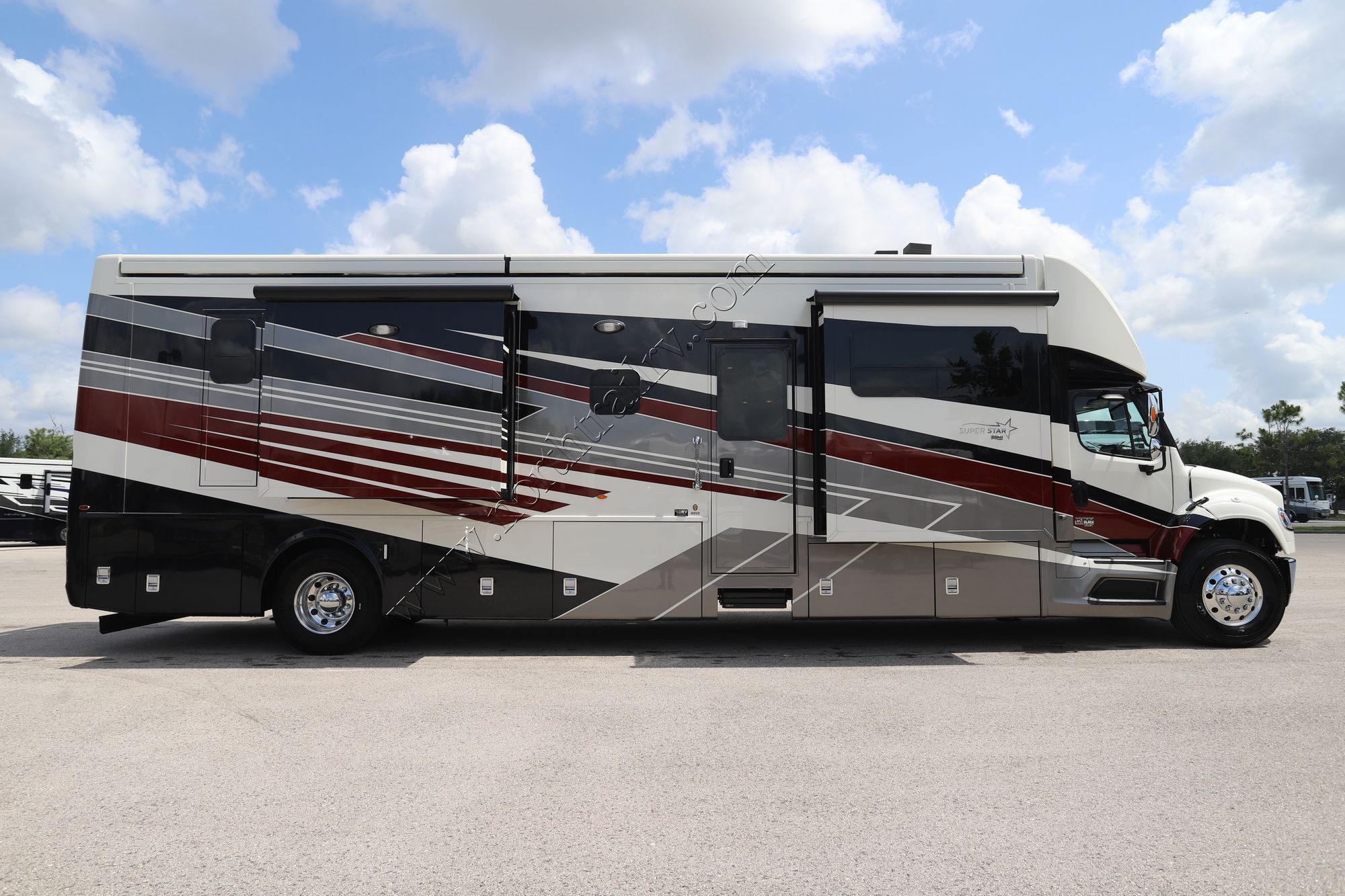 New 2026 Newmar Super Star 4059 Super C  For Sale
