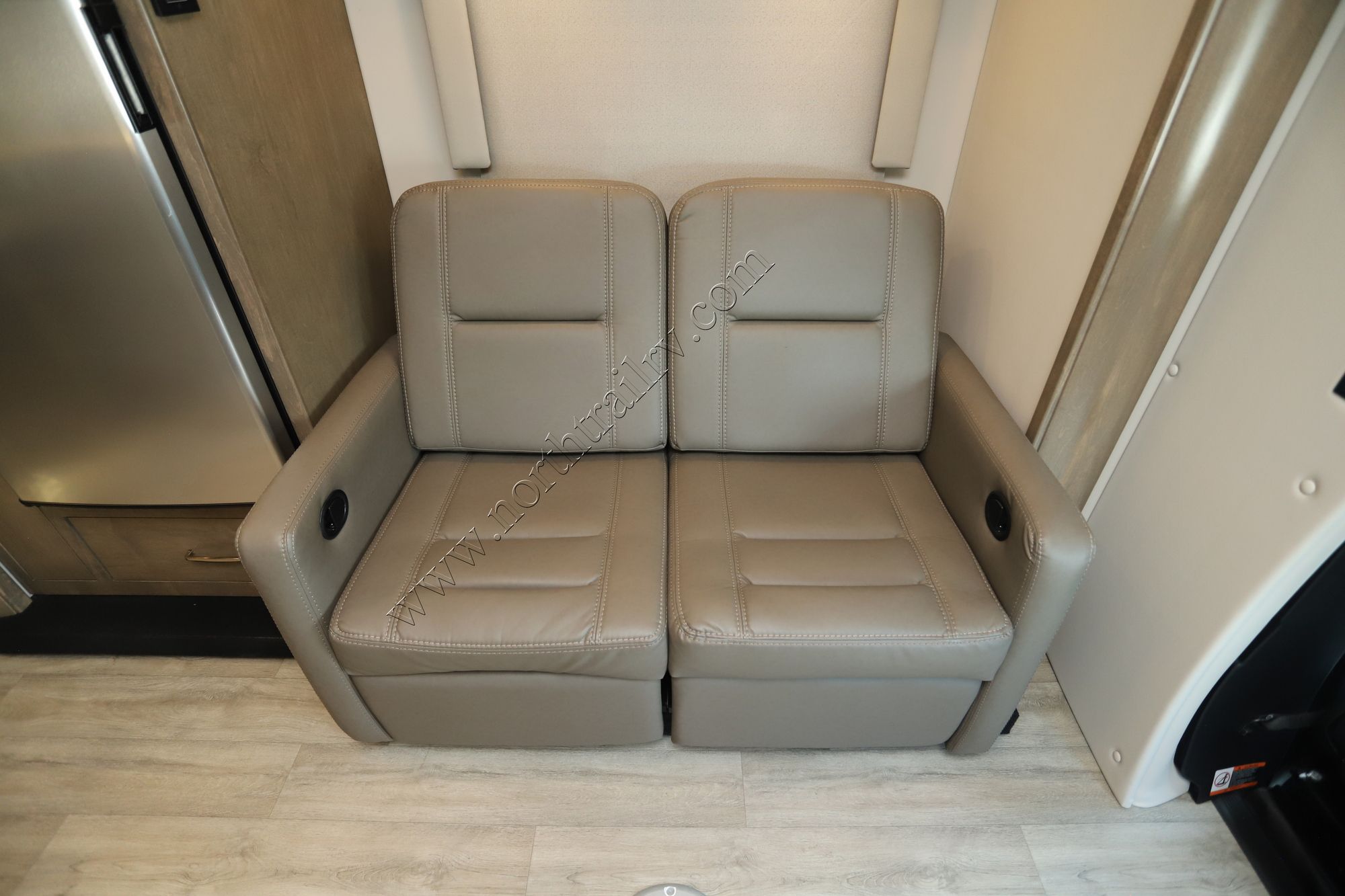 Used 2024 Renegade Rv Vienna 25TBN Class C  For Sale