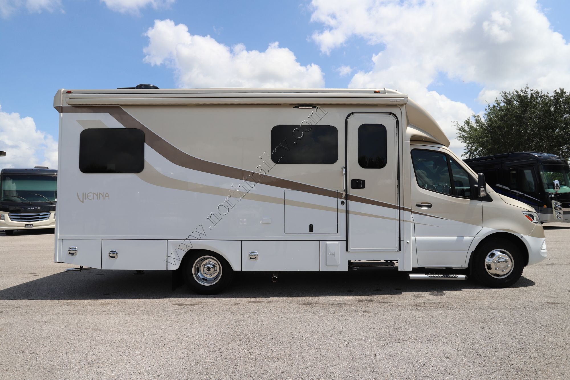 Used 2024 Renegade Rv Vienna 25TBN Class C  For Sale