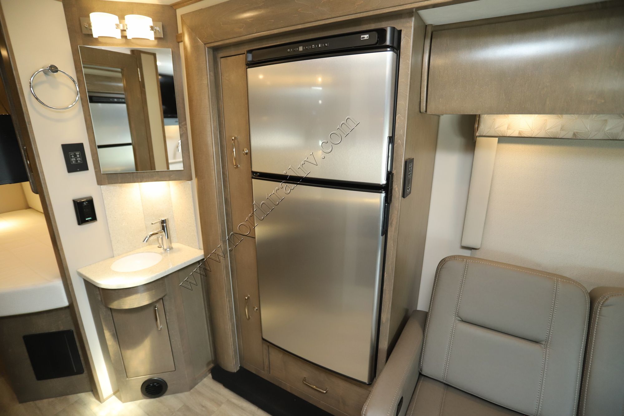 Used 2024 Renegade Rv Vienna 25TBN Class C  For Sale