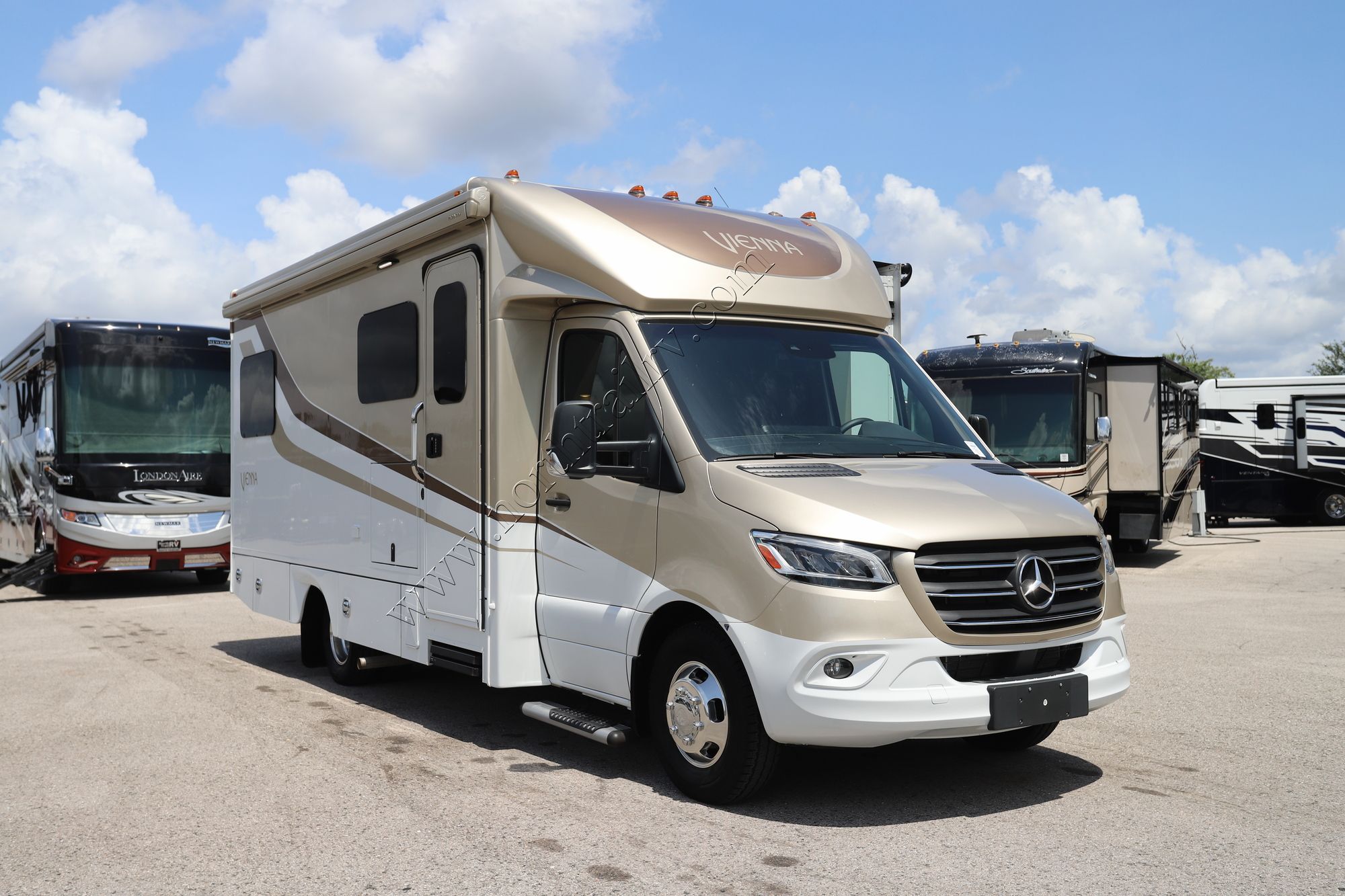 Used 2024 Renegade Rv Vienna 25TBN Class C  For Sale