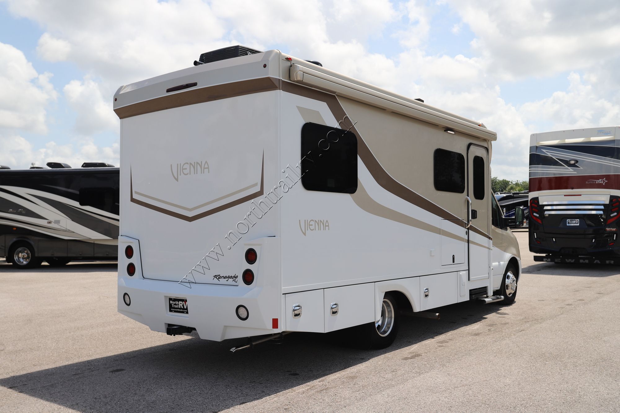 Used 2024 Renegade Rv Vienna 25TBN Class C  For Sale