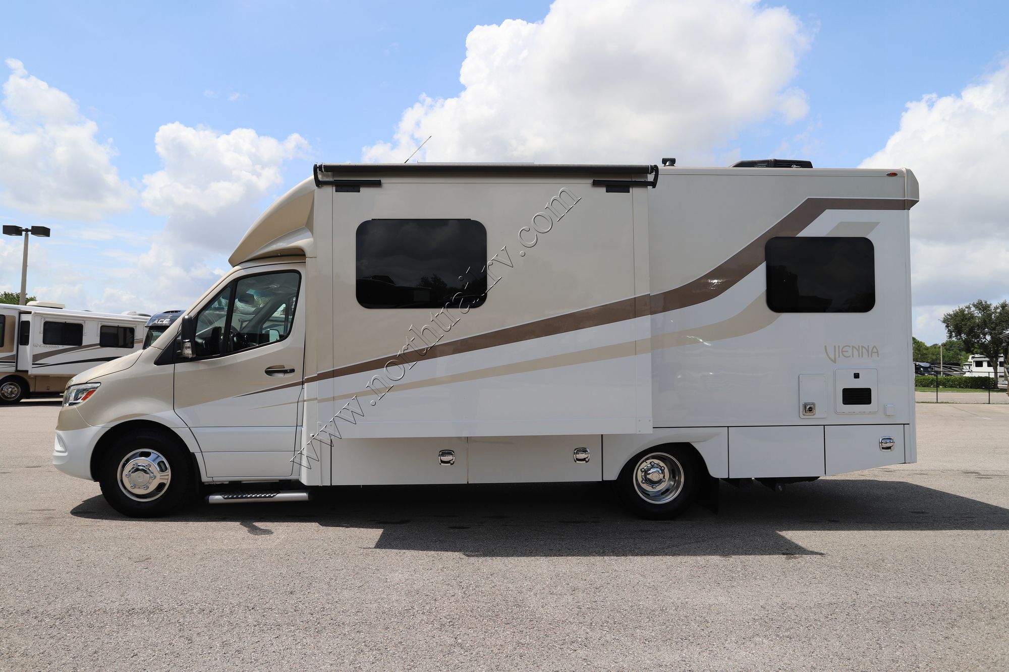 Used 2024 Renegade Rv Vienna 25TBN Class C  For Sale
