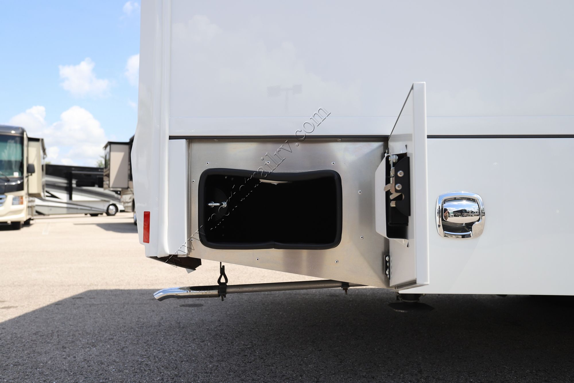 Used 2024 Renegade Rv Vienna 25TBN Class C  For Sale