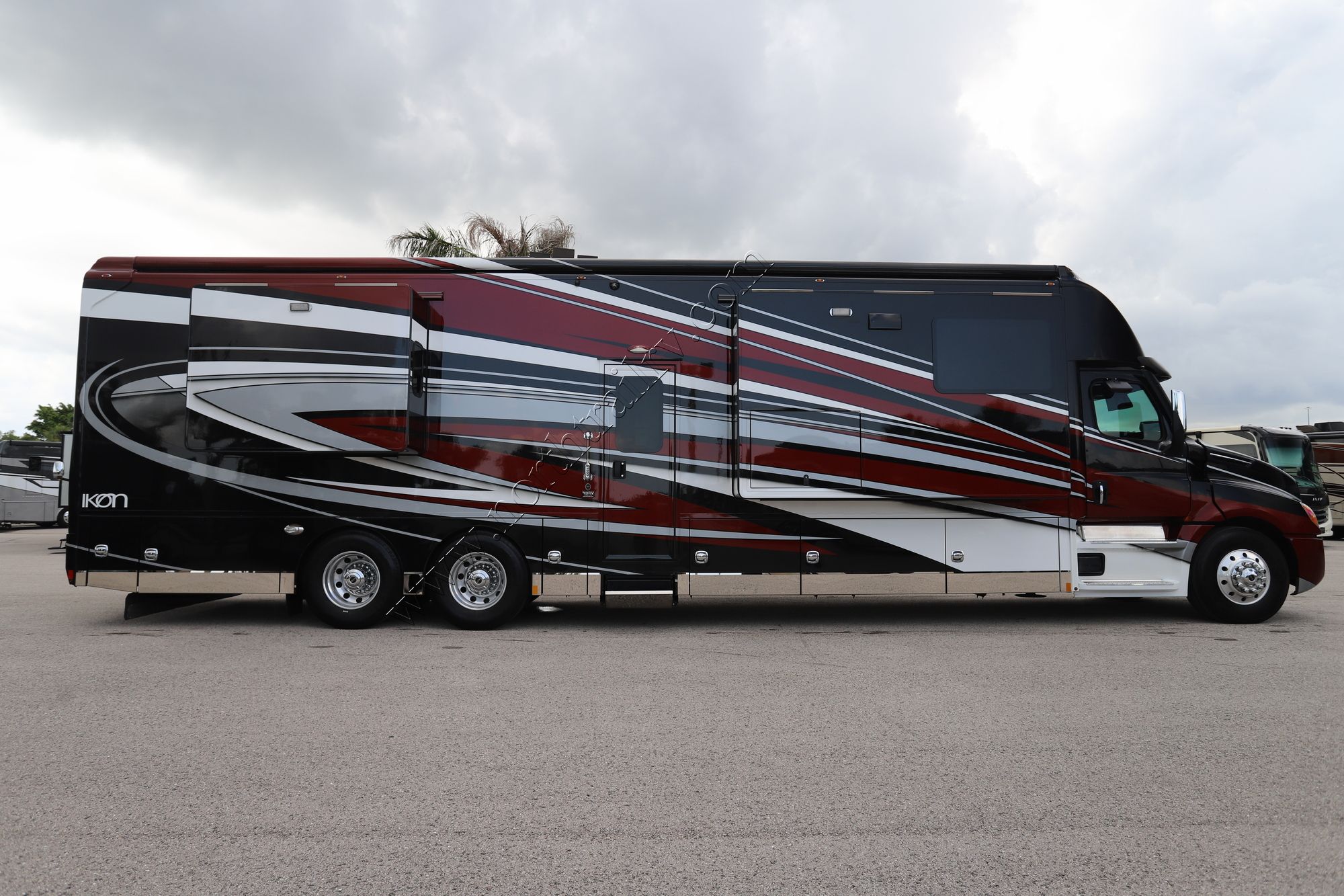 Used 2022 Renegade Rv Ikon i4534RX Super C  For Sale