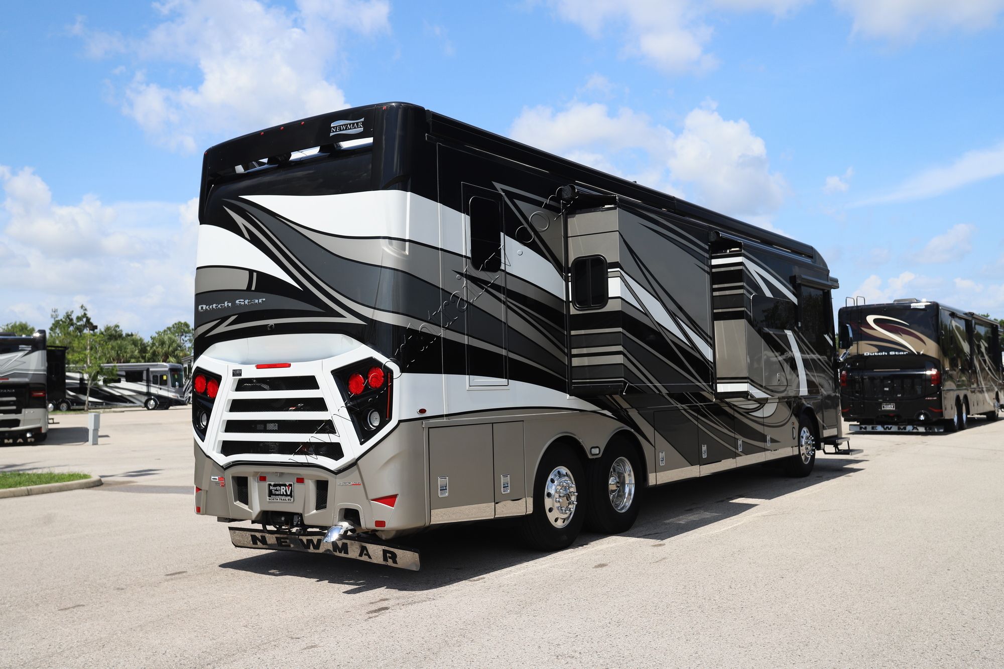 Used 2021 Newmar Dutch Star 4081 Class A  For Sale