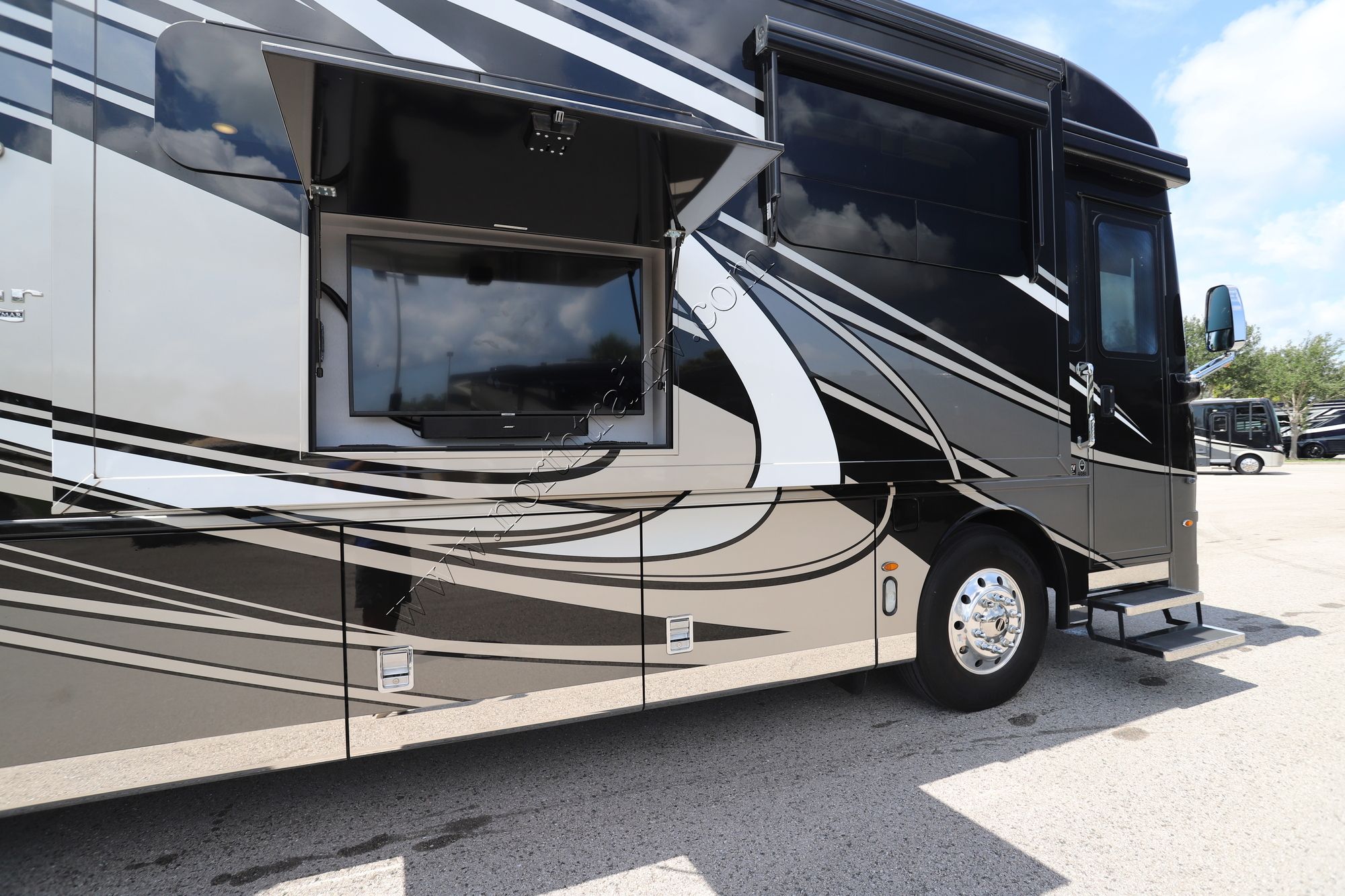 Used 2021 Newmar Dutch Star 4081 Class A  For Sale