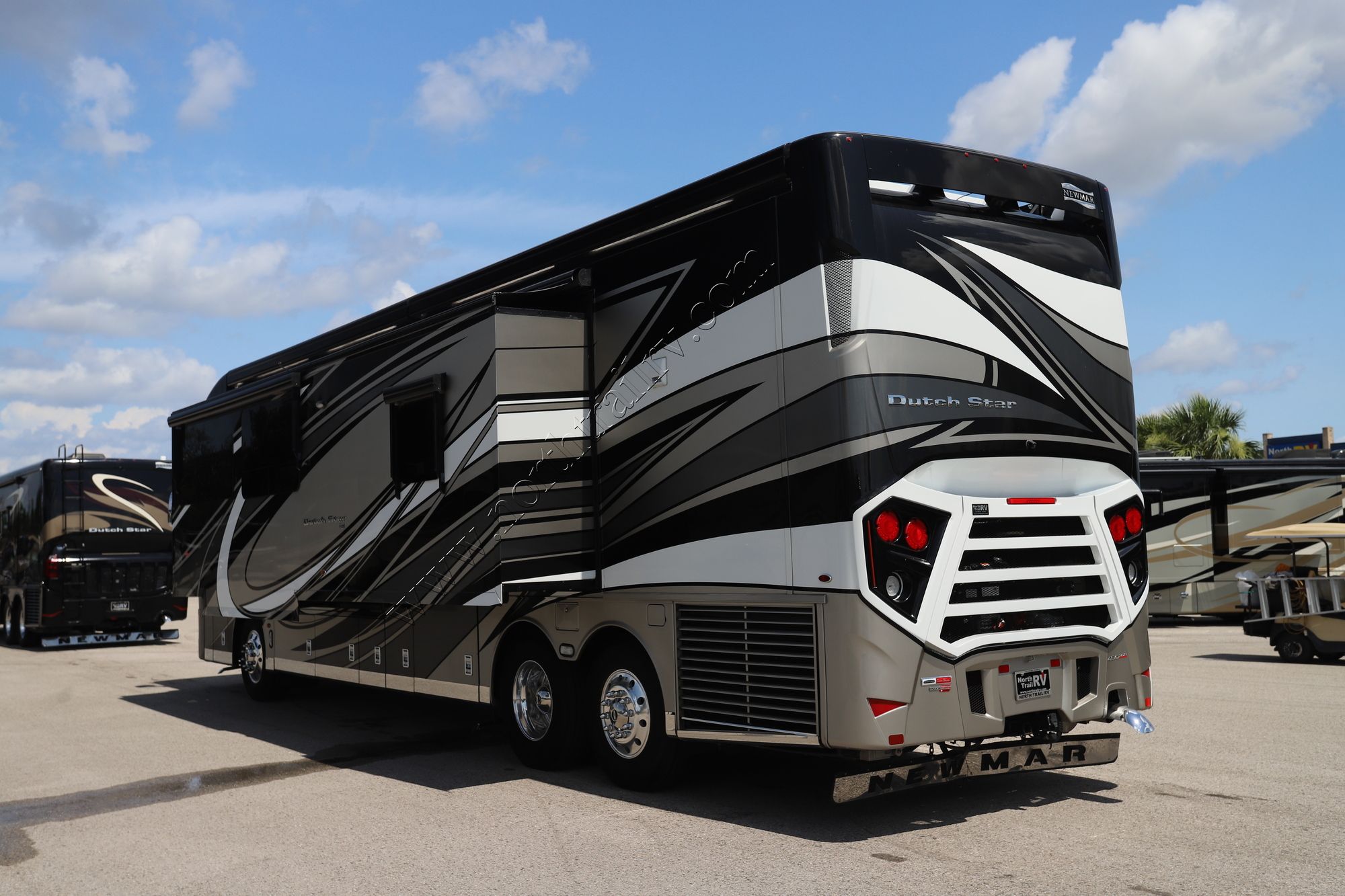 Used 2021 Newmar Dutch Star 4081 Class A  For Sale