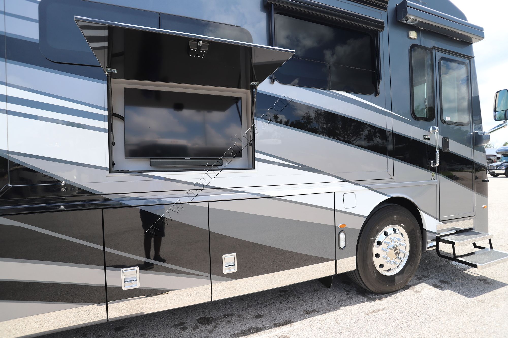 Used 2024 Newmar Dutch Star 4310 Class A  For Sale