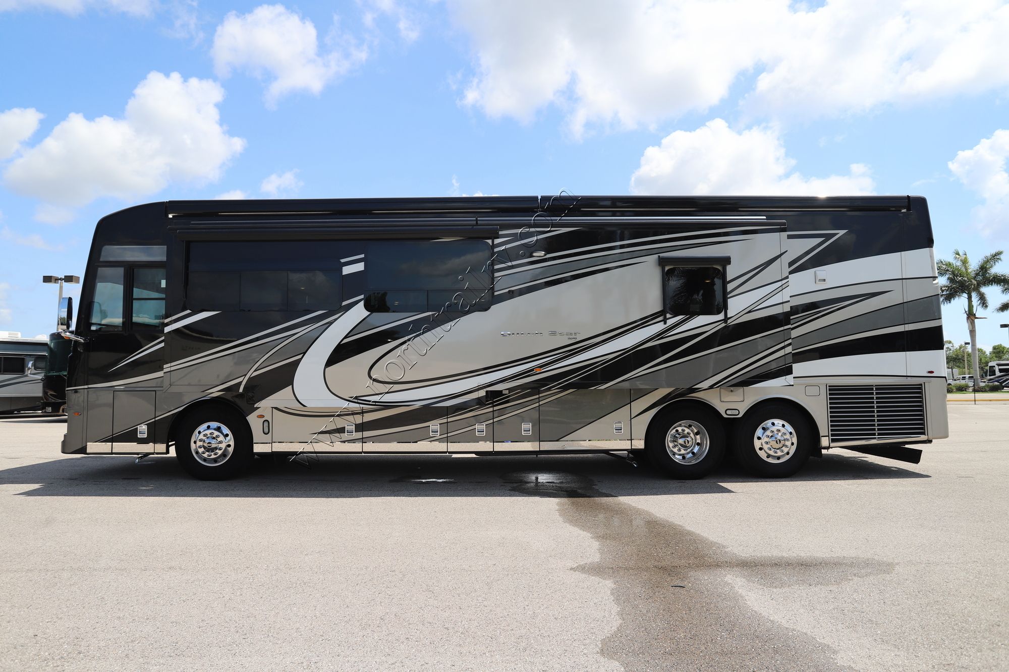 Used 2021 Newmar Dutch Star 4081 Class A  For Sale